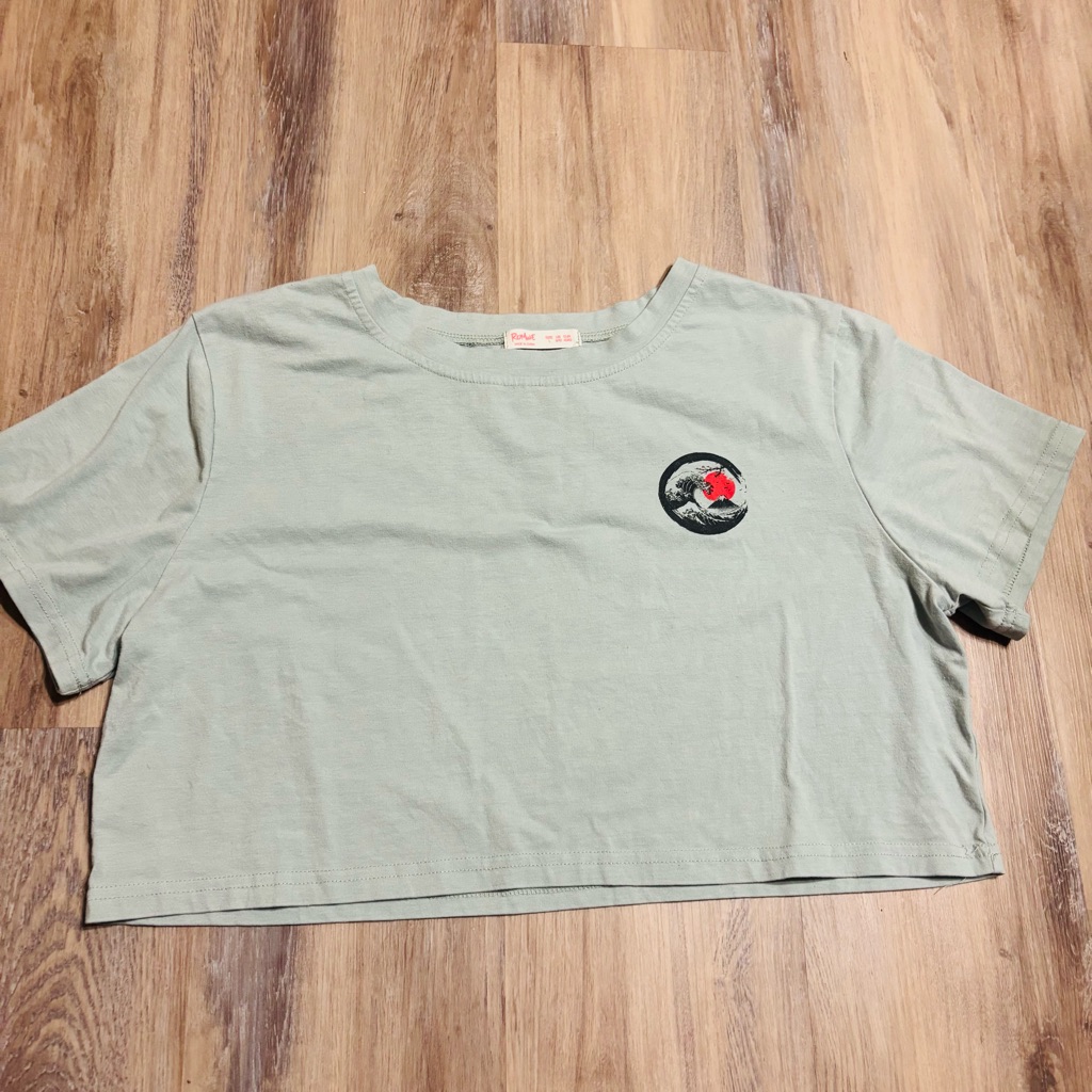 Women’s Cropped Tee Size Large But Would Say Runs A Little Small